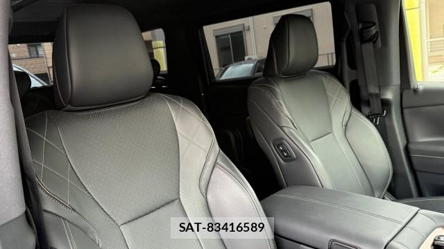 Toyota VELLFIRE 2024-01 8282320-5