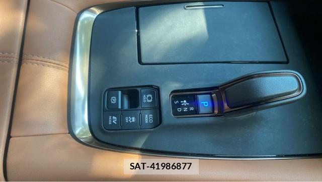 Toyota VELLFIRE 2024-02 8282339-14