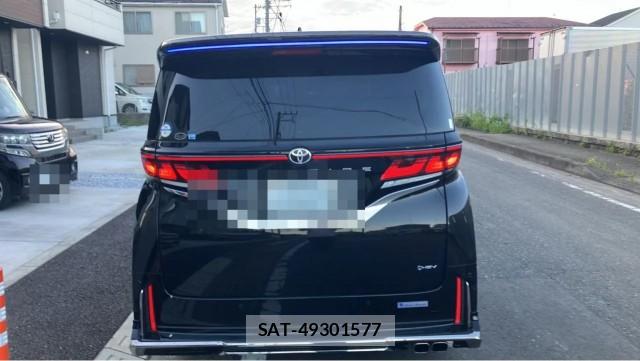 Toyota VELLFIRE 2024-11 8282404-1