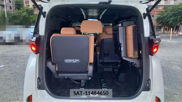 Toyota VELLFIRE 2025-08 8282458-17