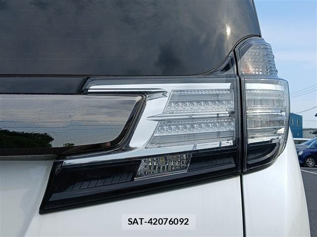 Toyota VELLFIRE 2017-03 8278085-11