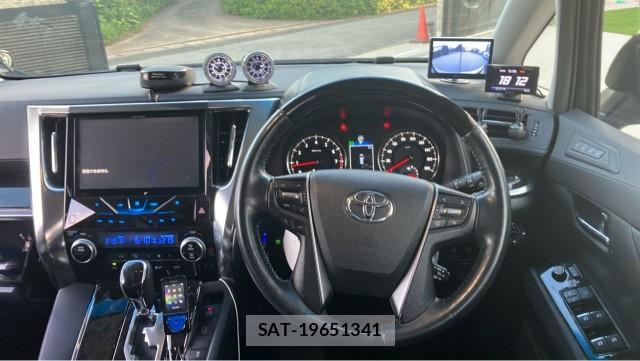 Toyota VELLFIRE 2015-04 8280789-16