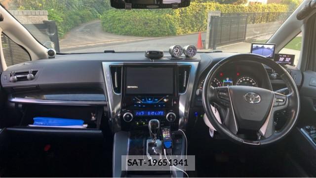 Toyota VELLFIRE 2015-04 8280789-2