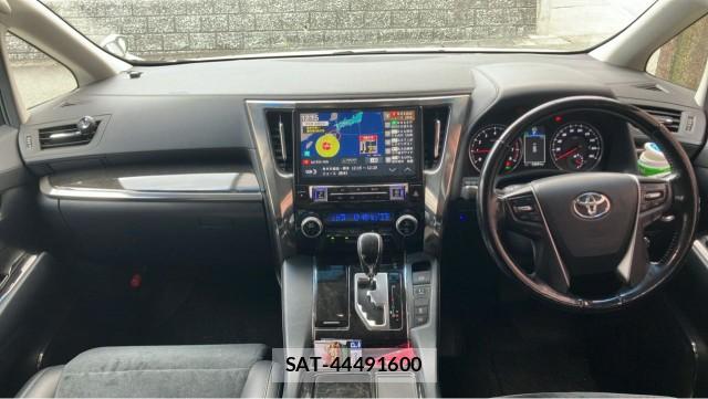 Toyota VELLFIRE 2017-10 8280969-2