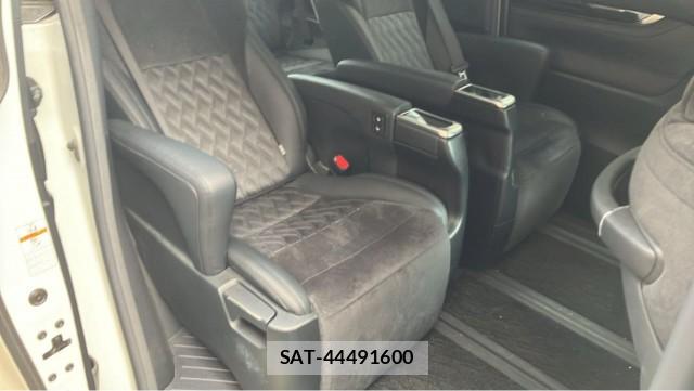 Toyota VELLFIRE 2017-10 8280969-6