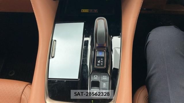 Toyota VELLFIRE 2025-06 8281049-14