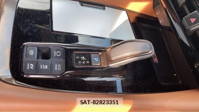 Toyota VELLFIRE 2025-06 8281564-14