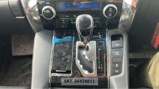 Toyota VELLFIRE 2021-04 8281629-14