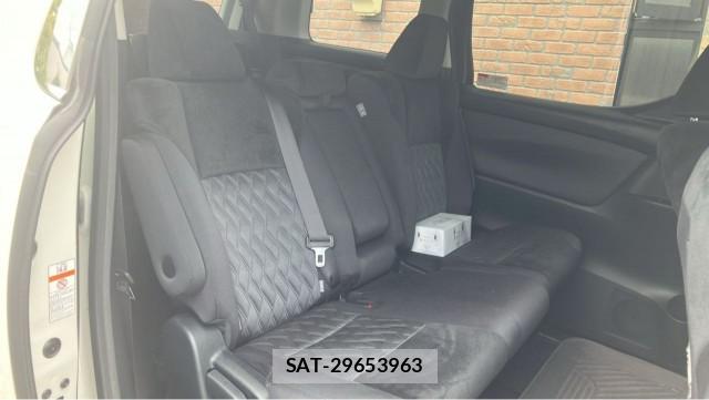 Toyota VELLFIRE 2018-02 8281705-6