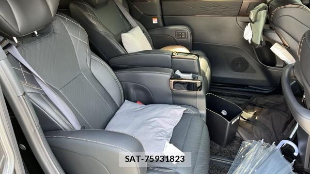 Toyota VELLFIRE 2025-09 8282419-6