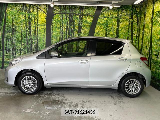 Toyota VITZ 2012-10 8219507-11