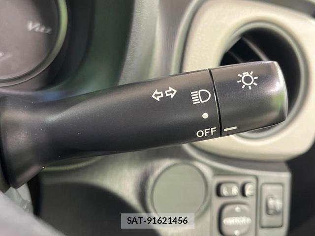 Toyota VITZ 2012-10 8219507-19