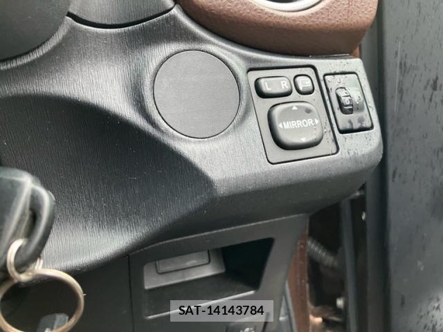 Toyota VITZ 2011-03 8279676-11