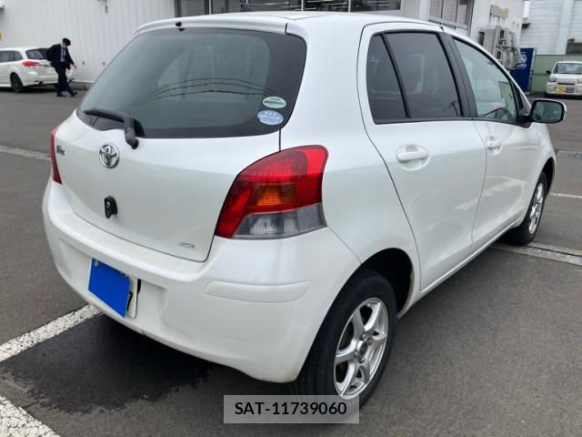 Toyota VITZ 2010-04 8279954-12