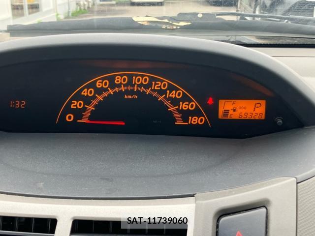 Toyota VITZ 2010-04 8279954-16