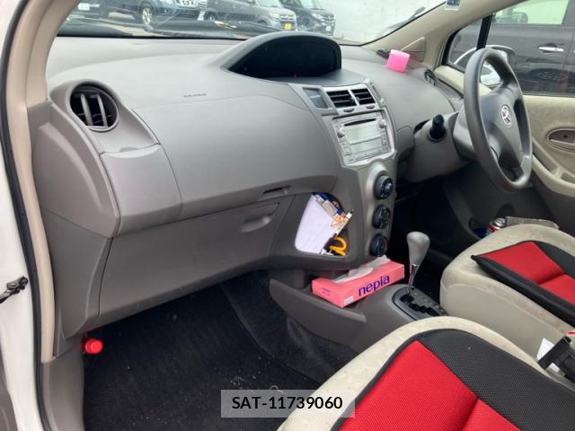 Toyota VITZ 2010-04 8279954-18