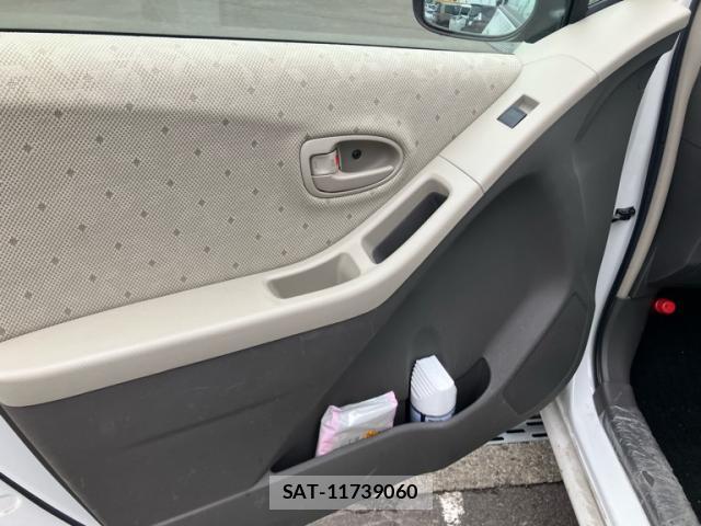 Toyota VITZ 2010-04 8279954-19