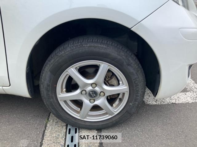 Toyota VITZ 2010-04 8279954-3