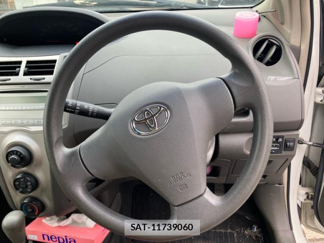 Toyota VITZ 2010-04 8279954-6