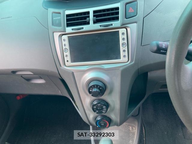 Toyota VITZ 2011-03 8280242-15