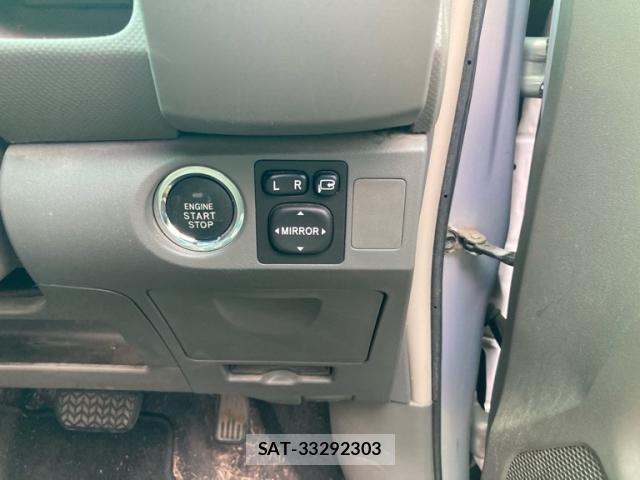 Toyota VITZ 2011-03 8280242-17
