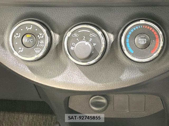 Toyota VITZ 2015-08 8283455-3