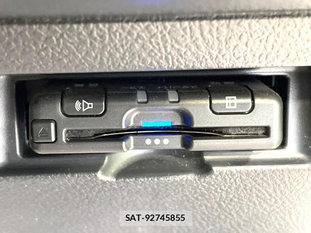 Toyota VITZ 2015-08 8283455-4
