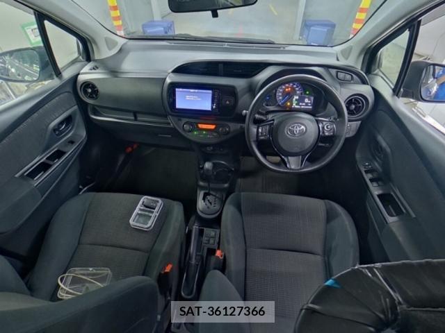 Toyota VITZ 2017-06 8283901-2