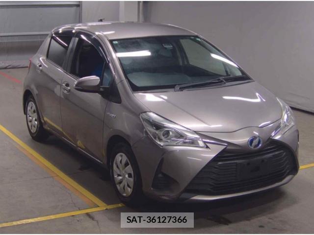 Toyota VITZ 2017-06 8283901-3