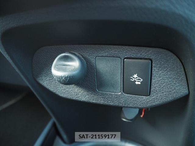 Toyota VITZ 2017-09 8284157-15