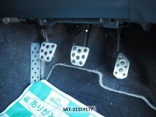 Toyota VITZ 2017-09 8284157-17