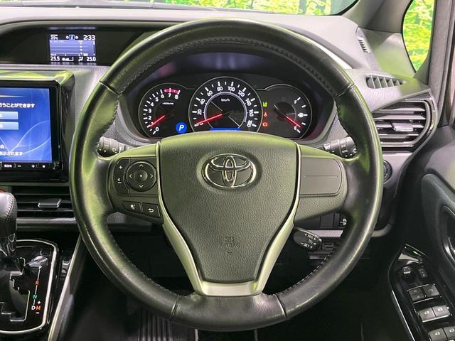 Toyota VOXY 2018-03 8276711-11