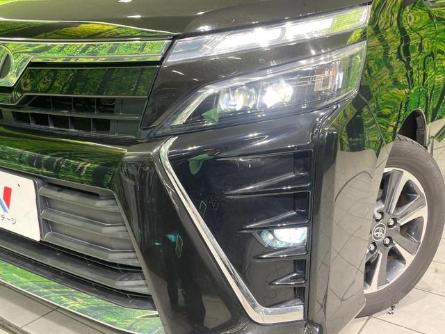 Toyota VOXY 2018-03 8276711-12