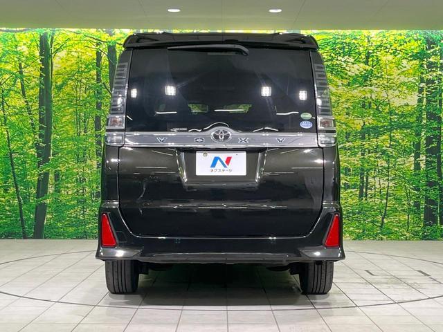 Toyota VOXY 2018-03 8276711-15