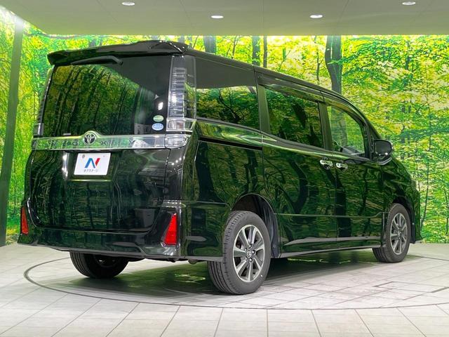 Toyota VOXY 2018-03 8276711-16