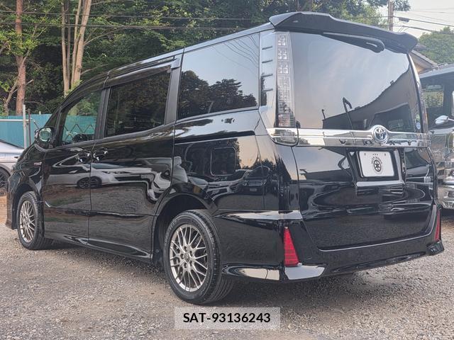 Toyota VOXY 2016-03 8276731-4