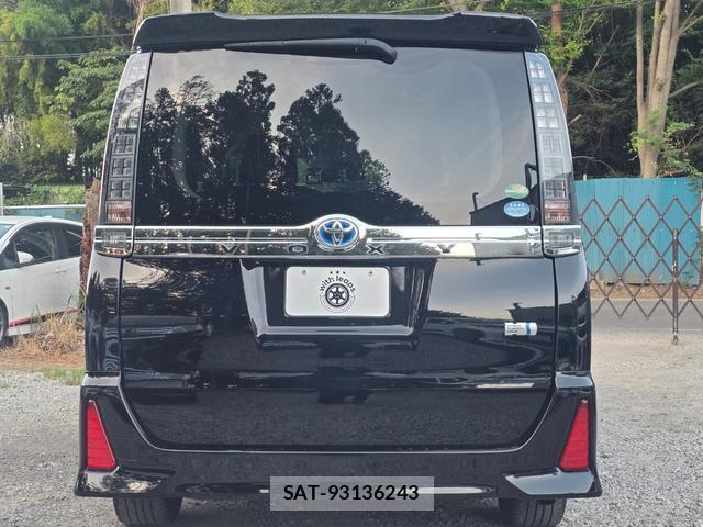 Toyota VOXY 2016-03 8276731-5