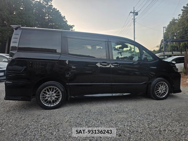 Toyota VOXY 2016-03 8276731-7