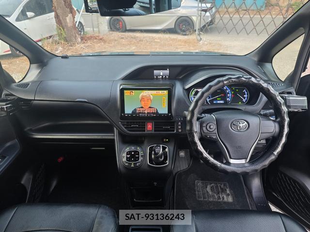 Toyota VOXY 2016-03 8276731-9