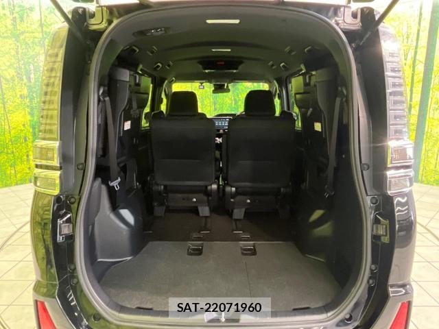 Toyota VOXY 2017-10 8276765-10