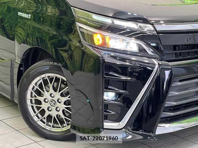 Toyota VOXY 2017-10 8276765-12