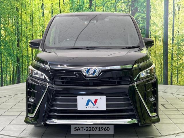 Toyota VOXY 2017-10 8276765-14