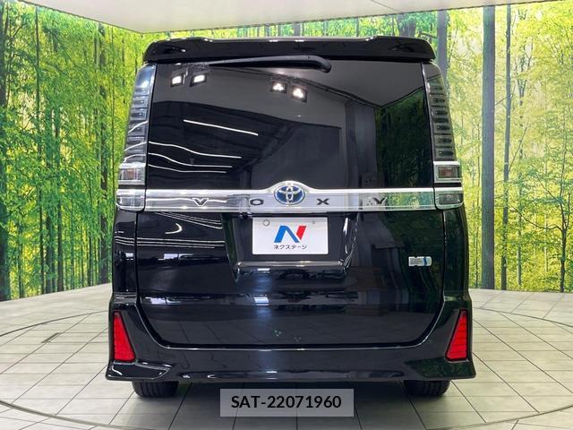 Toyota VOXY 2017-10 8276765-15