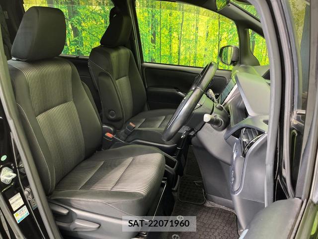 Toyota VOXY 2017-10 8276765-7