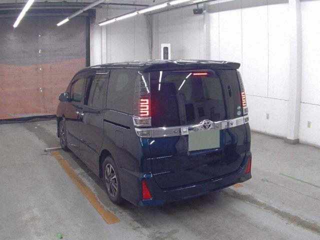 Toyota VOXY 2018-03 8276960-1