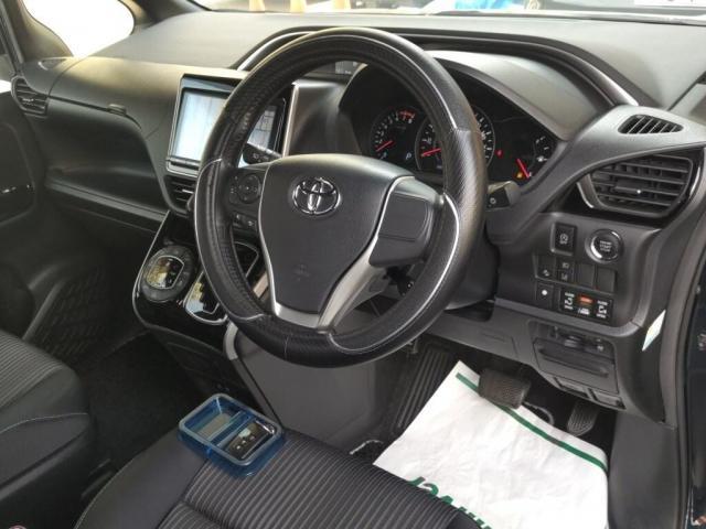 Toyota VOXY 2018-03 8276960-2