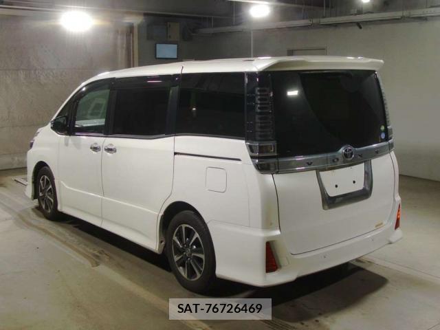 Toyota VOXY 2019-07 8277018-1