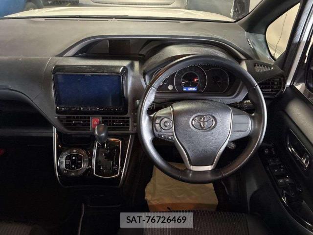 Toyota VOXY 2019-07 8277018-4