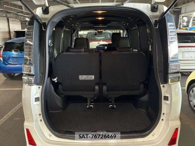 Toyota VOXY 2019-07 8277018-5