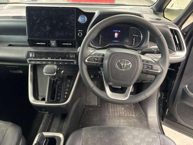 Toyota VOXY 2023-02 8277022-2